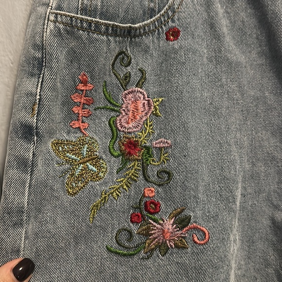 NWT Fairycore Women's Floral Embroidery Frayed Hem Denim Shorts - Picture 3 of 6